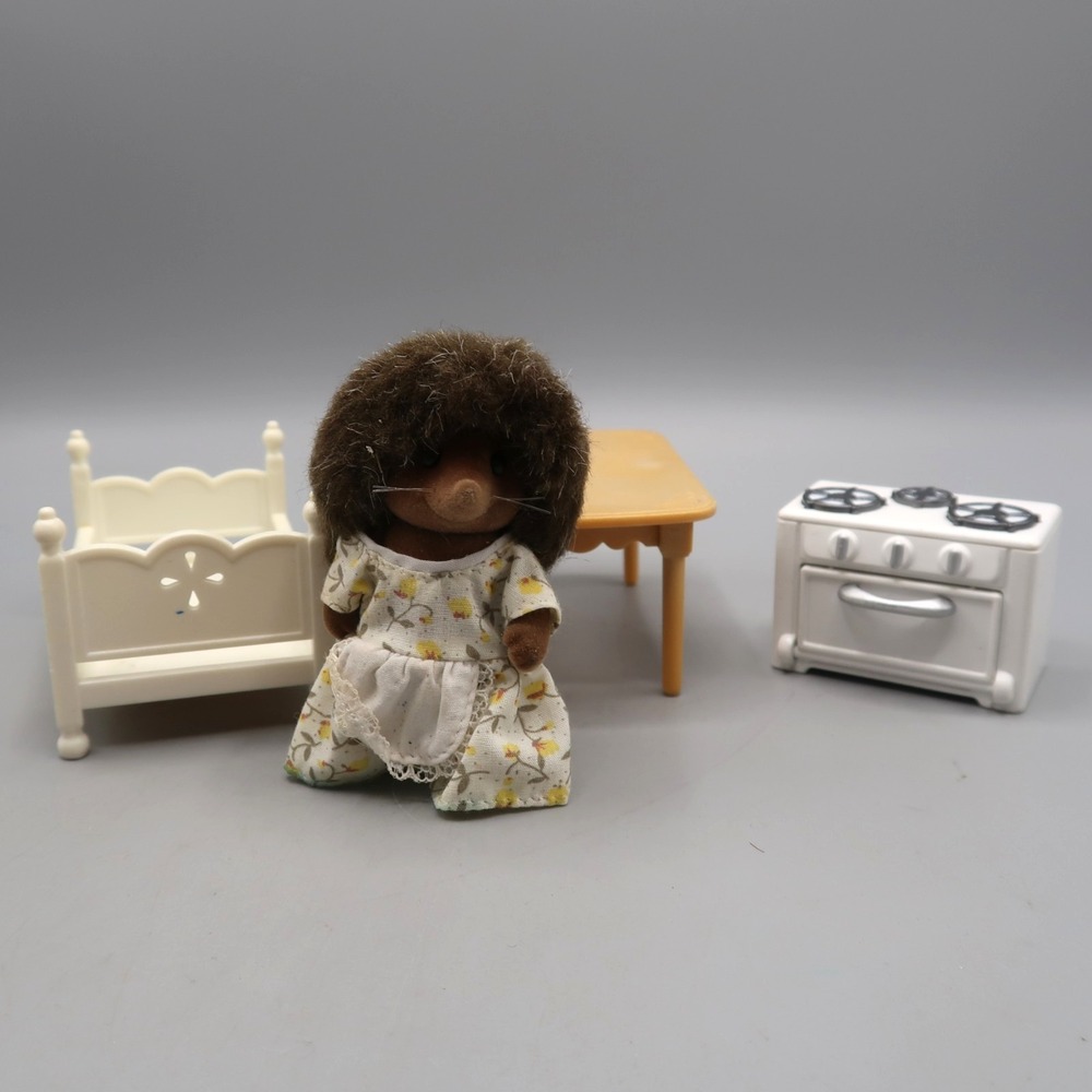 Calicoβ Critters Sylvanian Families Furniture Bed Table Kitchen Stove Hedgehog